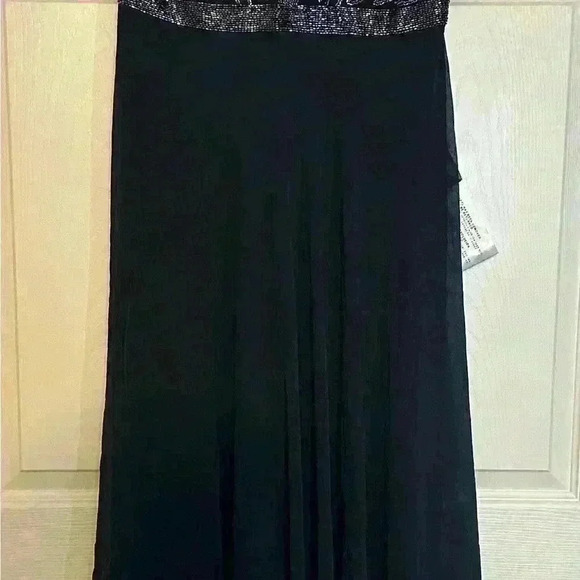 Xscape Rhinestone Strap Gown Size 6 NWT - Picture 9 of 9